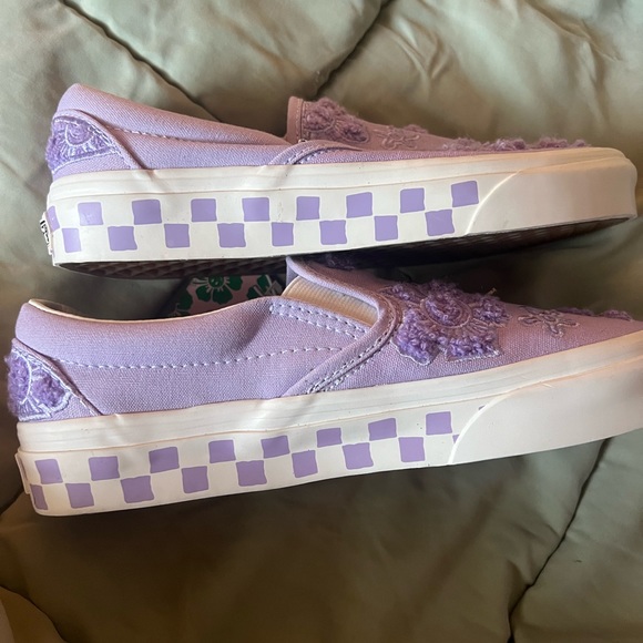 CLASSIC SLIP-ON VANS X EM ON HOLIDAY, SIZE 5.5 - Picture 4 of 9